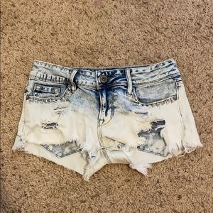 Low rise, ripped short shorts by BULLHEAD